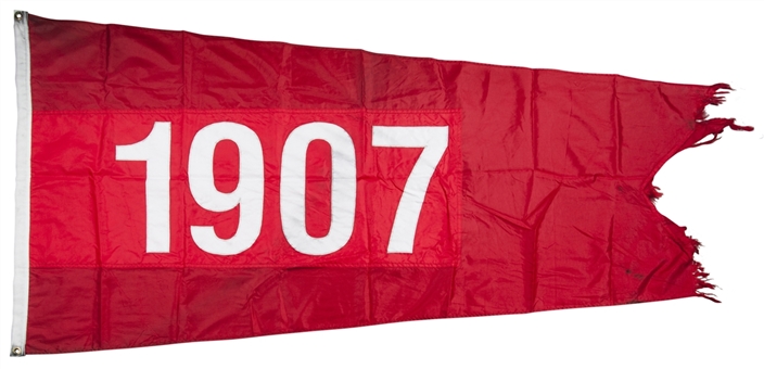 2015 Chicago Cubs”1907” Flag Flown on Wrigley Field Rooftop 